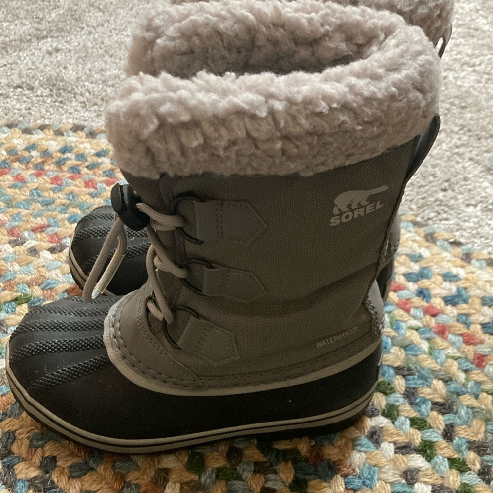 Sorel Gray and Black Winter Boots